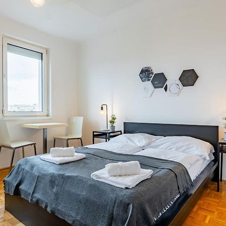 New With A View - Modern Studio Вена Экстерьер фото
